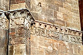 Duomo di Verona -  Dettagli della facciata. 
